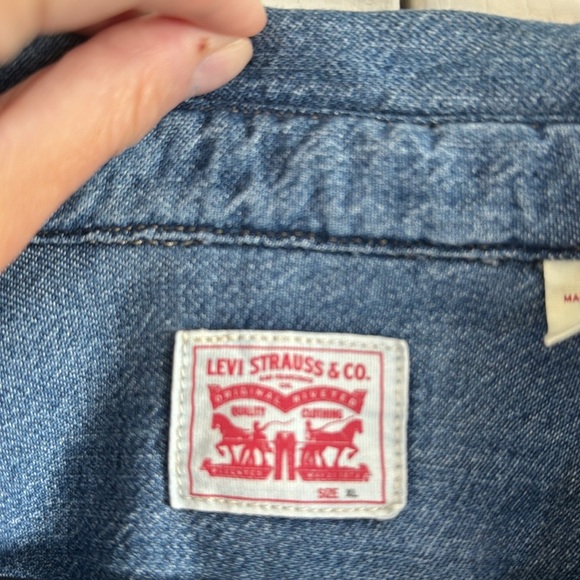 Levi’s Ultimate Western Denim Shirt - Picture 6 of 7